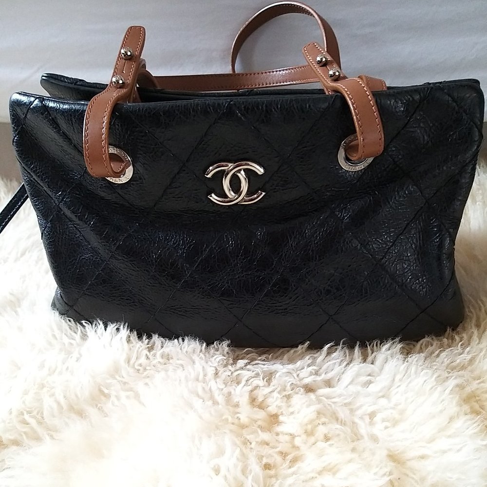 Auth Chanel Black Glazed Calfskin On the Road Tote Bag - Pre-owned - Picture 3 of 16